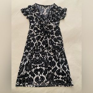 Daisy Fuentes v-neck dress